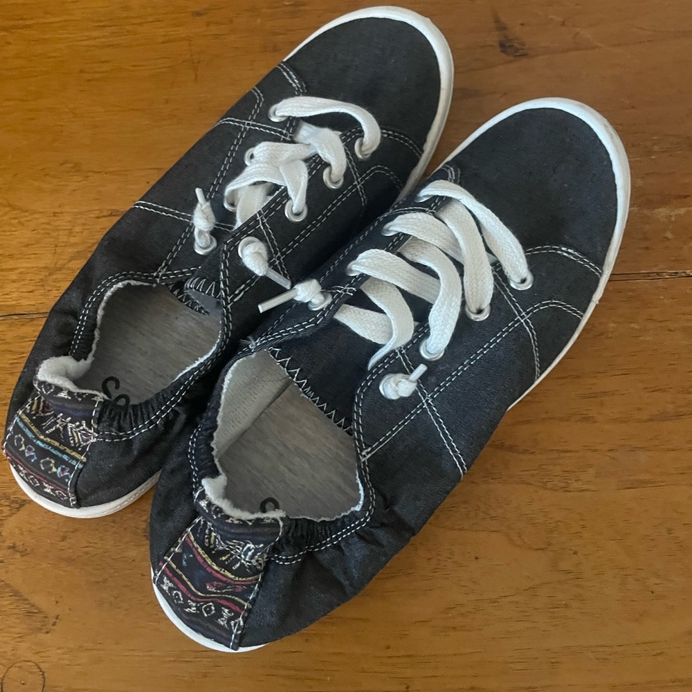 SO slip on shoes